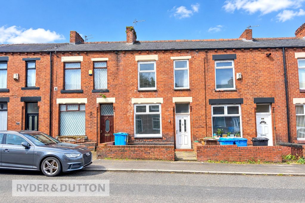 Property photo 1 of 17 External