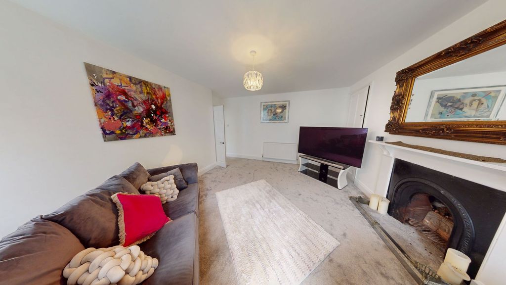 Property photo 3 of 10 Lounge