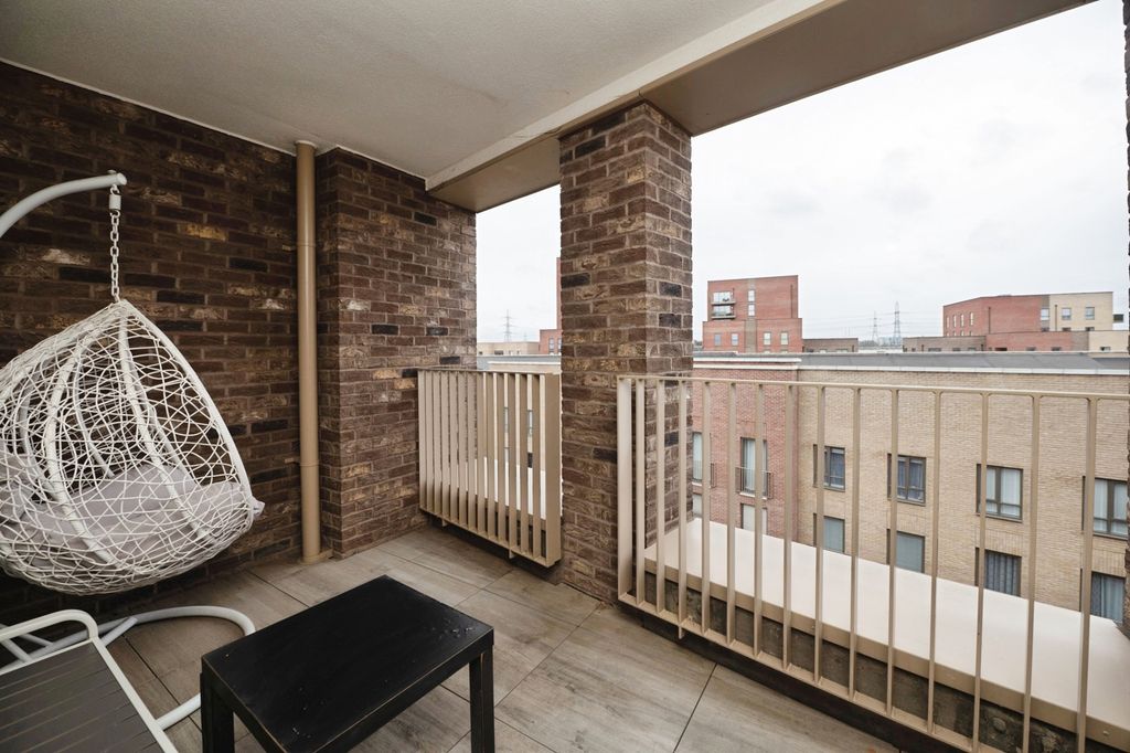 Property photo 3 of 17 Pbox-Img.Jpg