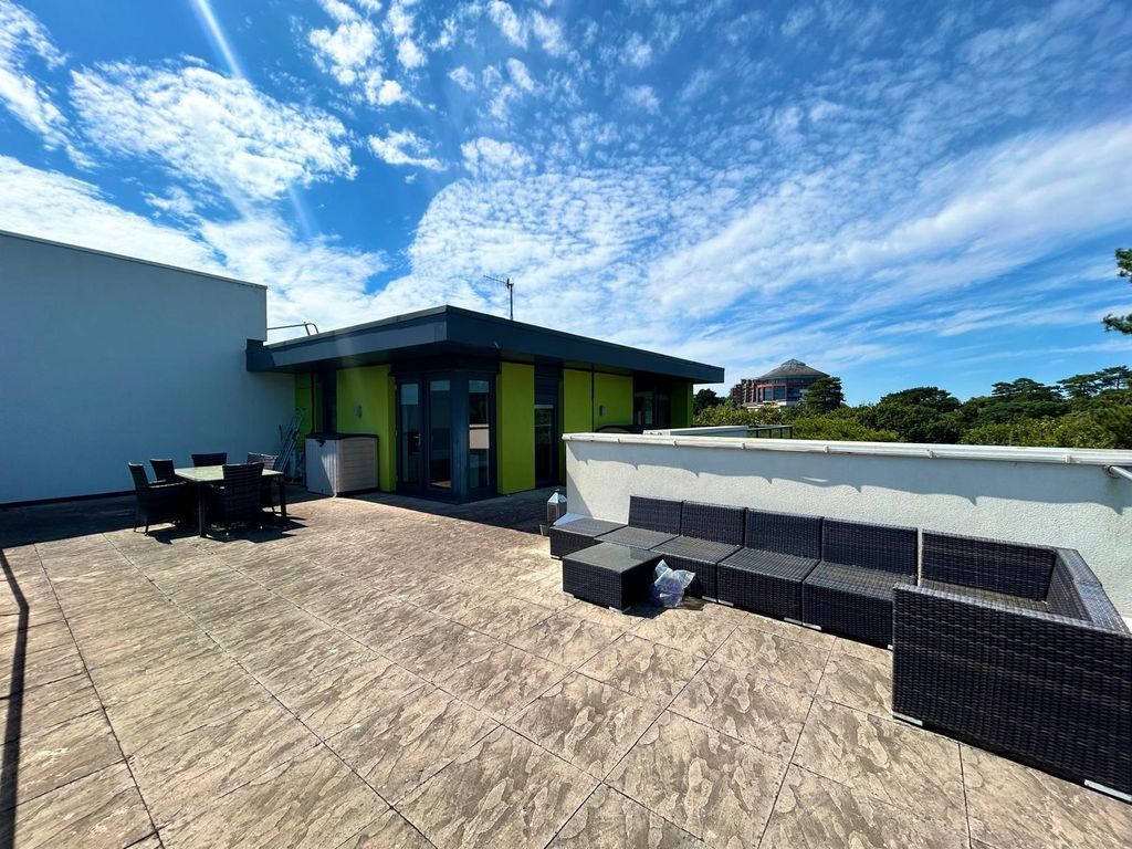 Property photo 3 of 16 Private Terrace