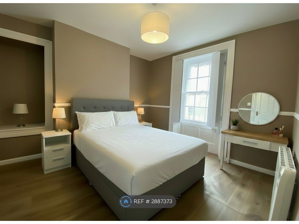 Property photo 2 of 6 Bedroom - Furniture Is Virtually Staged