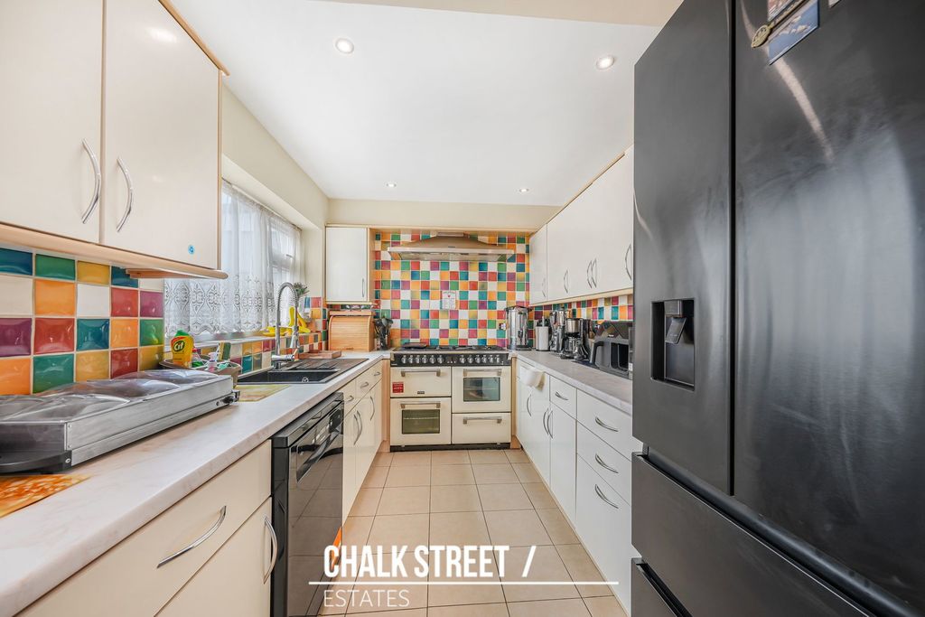 Property photo 2 of 32
