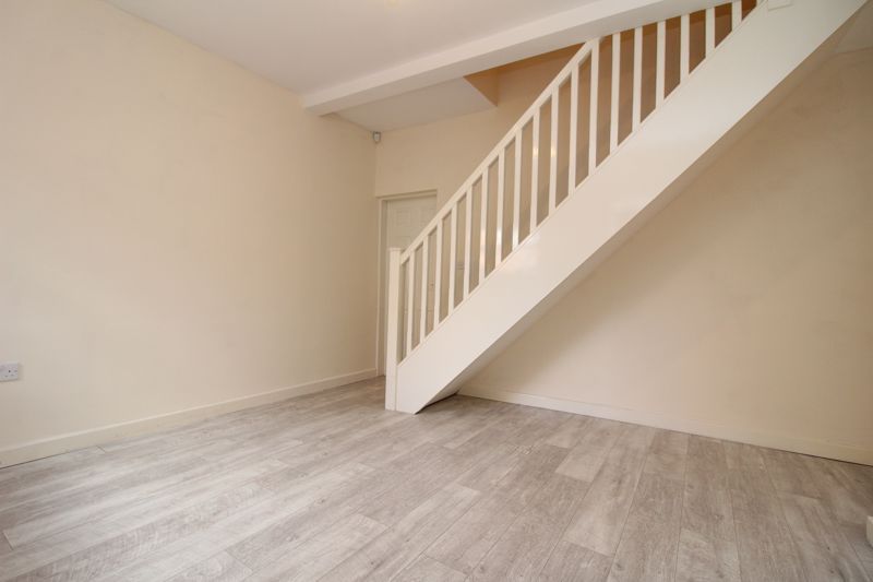 Property photo 3 of 9 Photo 4