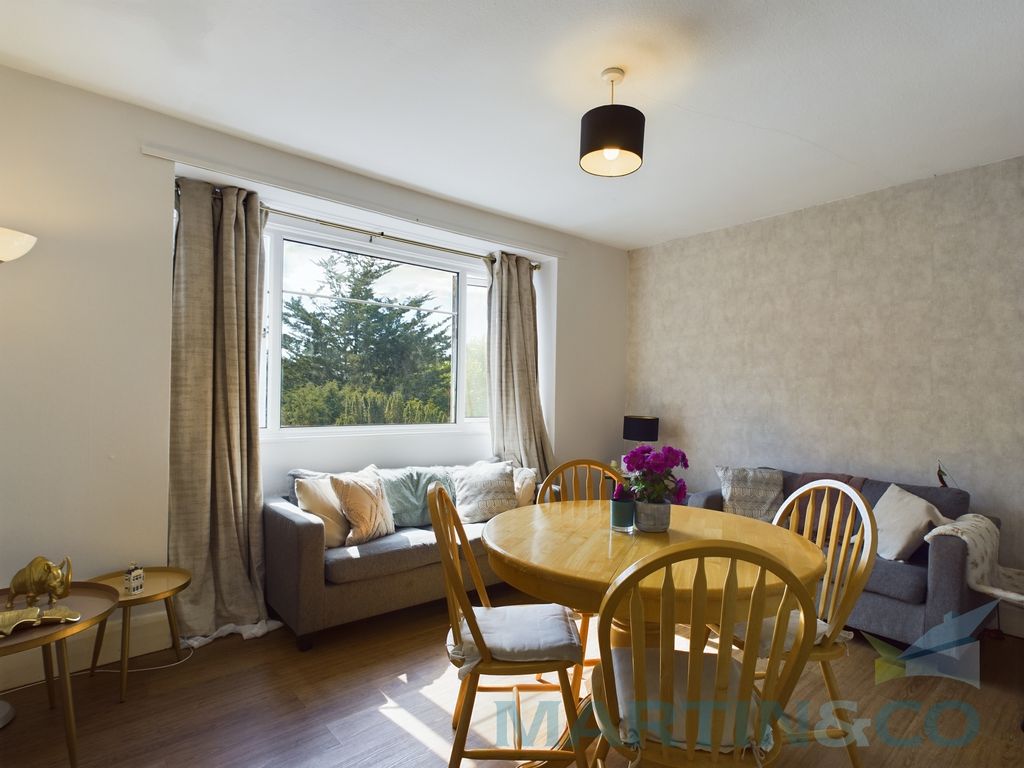 Property photo 2 of 14 Living Room