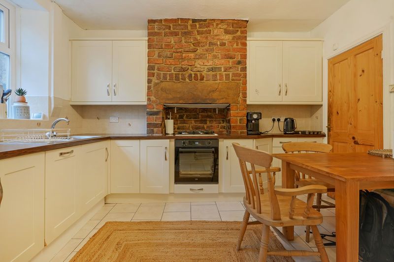 Property photo 1 of 21 Dining Kitchen