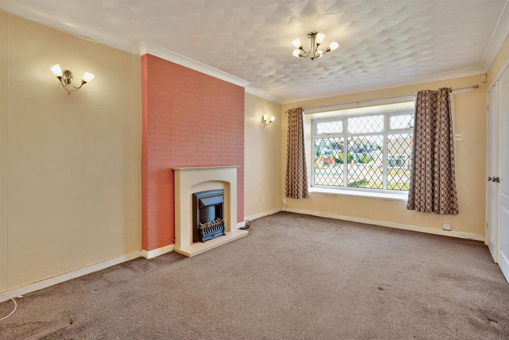 Property photo 2 of 11 8689737-Interior07-800.Jpg