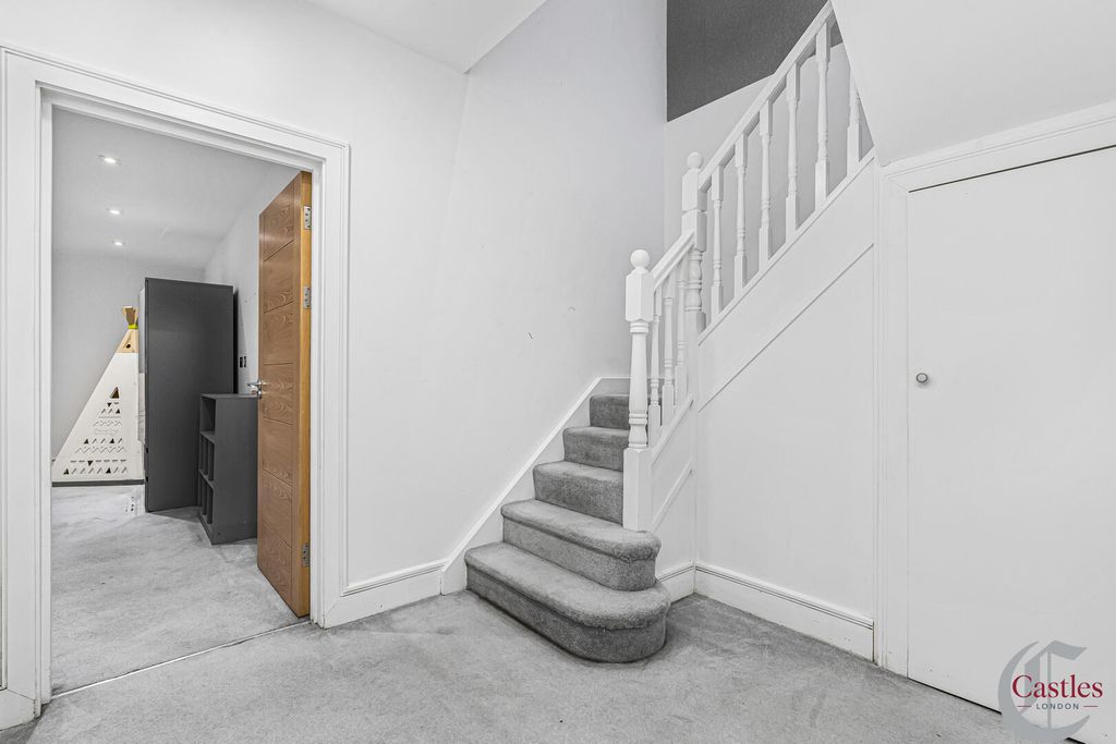 Property photo 3 of 30 Hallway