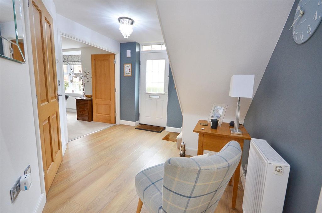 Property photo 3 of 30 Entrance Hall