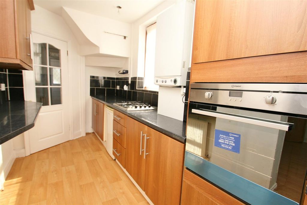 Property photo 3 of 12 Kitchen