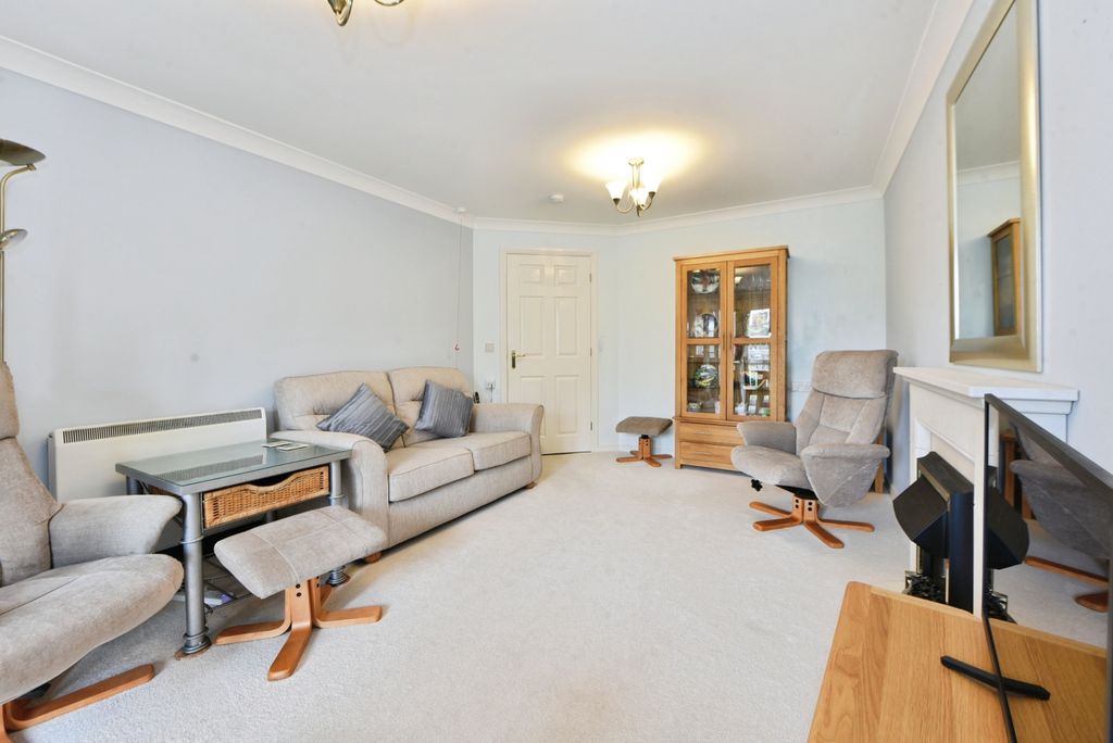 Property photo 3 of 10 Living Room