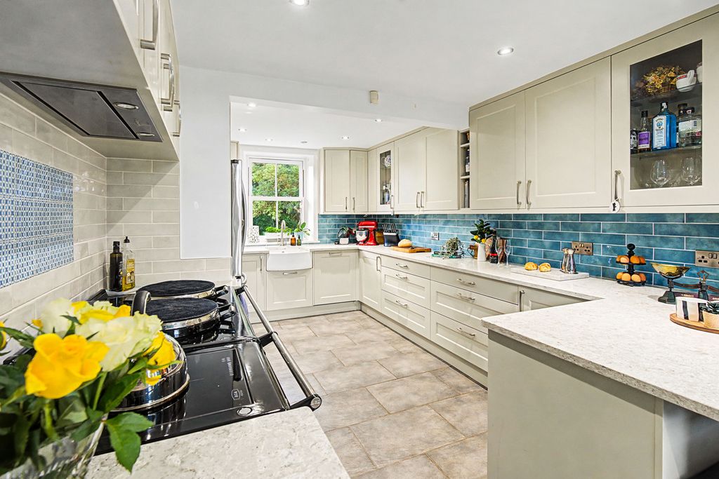 Property photo 3 of 39