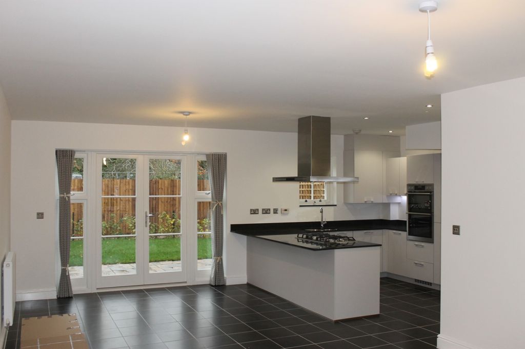 Property photo 2 of 8 Kitchen