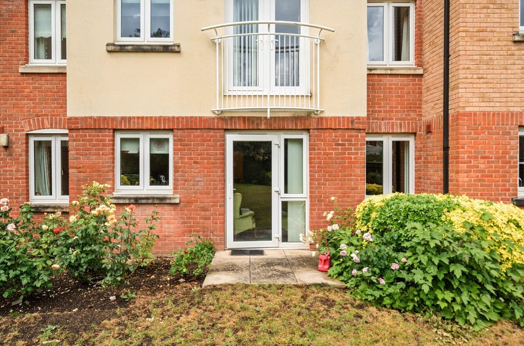 Property photo 2 of 13 1470460-10-6A1Eeb32d2F32