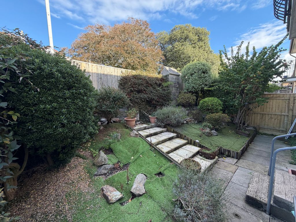 Property photo 3 of 7 10