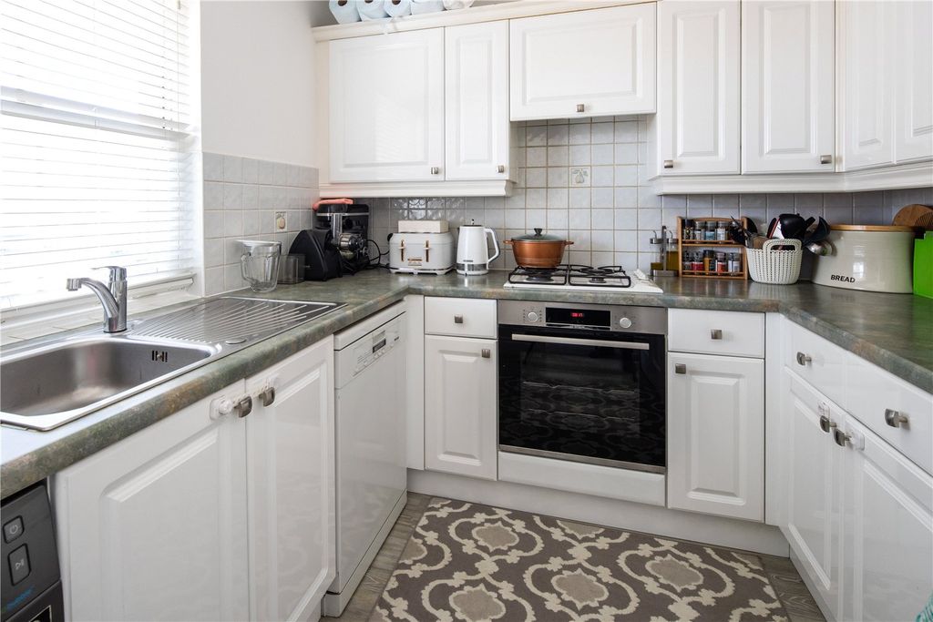 Property photo 3 of 12 Kitchen