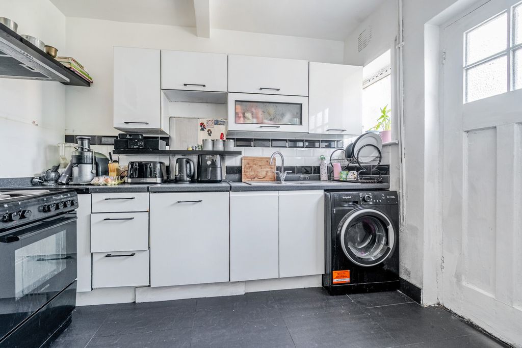 Property photo 3 of 16 Kitchen