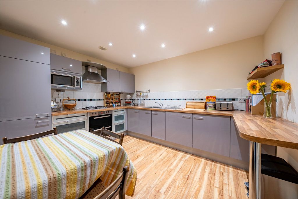 Property photo 3 of 18 Picture No. 11