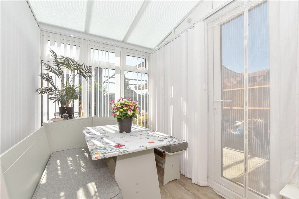 Property photo 3 of 11 Conservatory