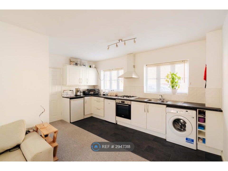 Property photo 2 of 9 Kitchen With White Goods