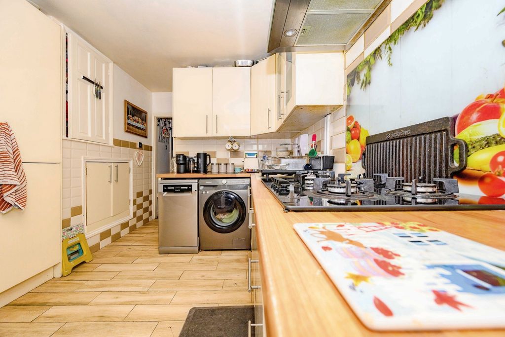 Property photo 3 of 16 Pbox-Img.Jpg