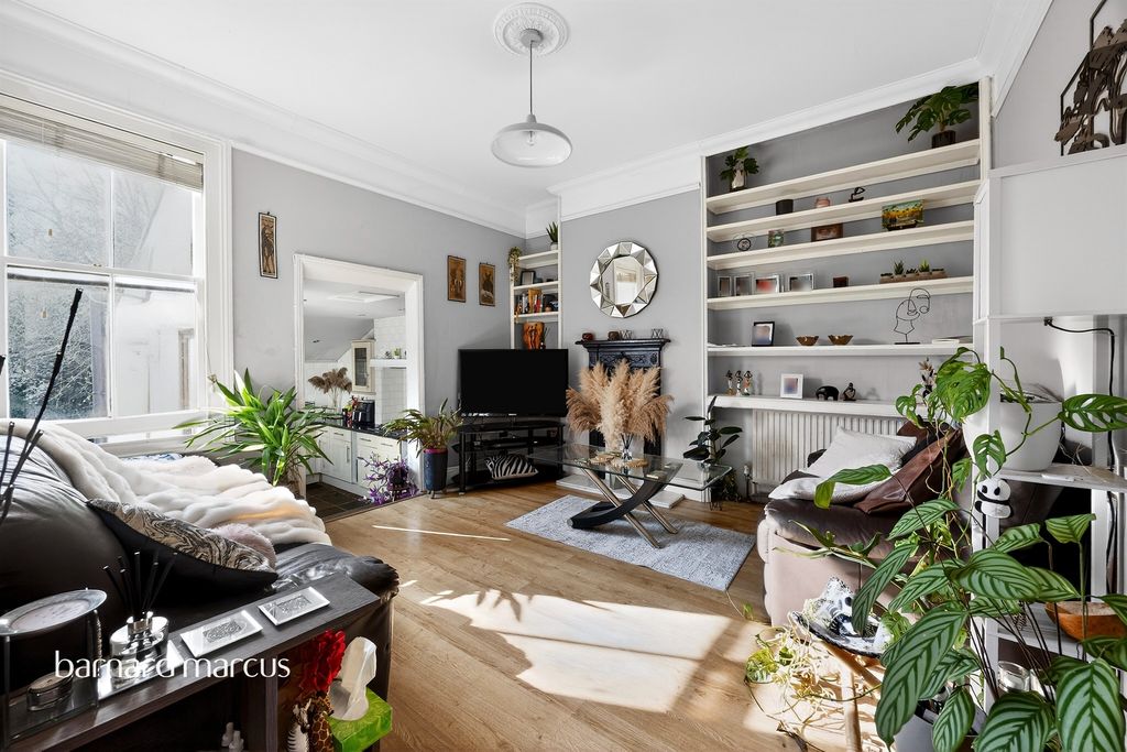 Property photo 2 of 20