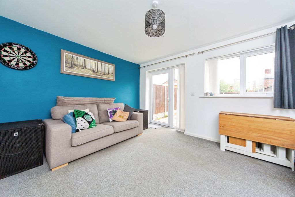 Property photo 3 of 11 Pbox-Img.Jpg