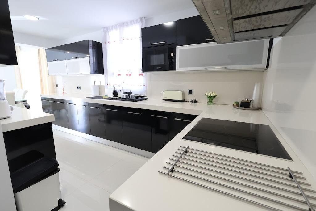 Property photo 3 of 34