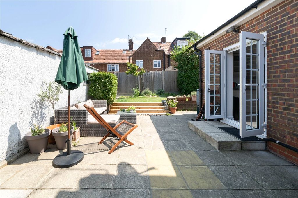 Property photo 2 of 10 Garden View 1