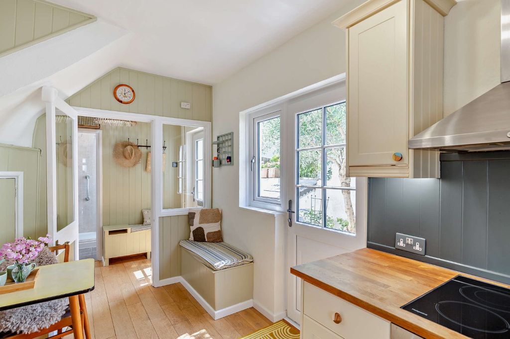 Property photo 1 of 10 Kitchen/Dining Area
