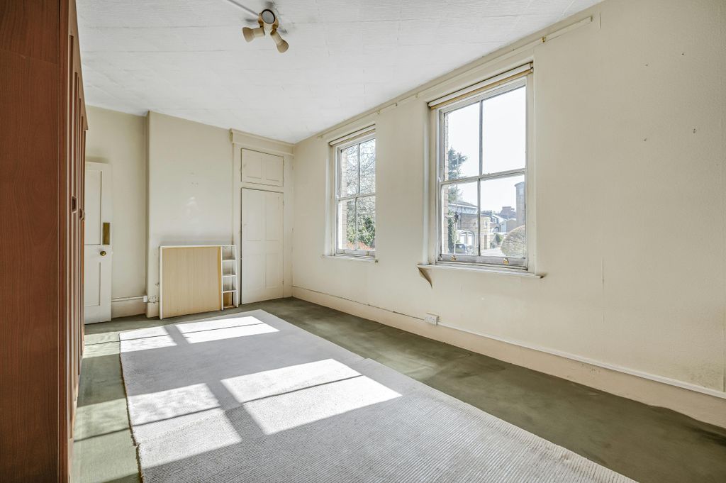 Property photo 2 of 6 Daniel_Watney_4_Stonefield_Mansions__Cloudesley_Square__London__03.Jpg