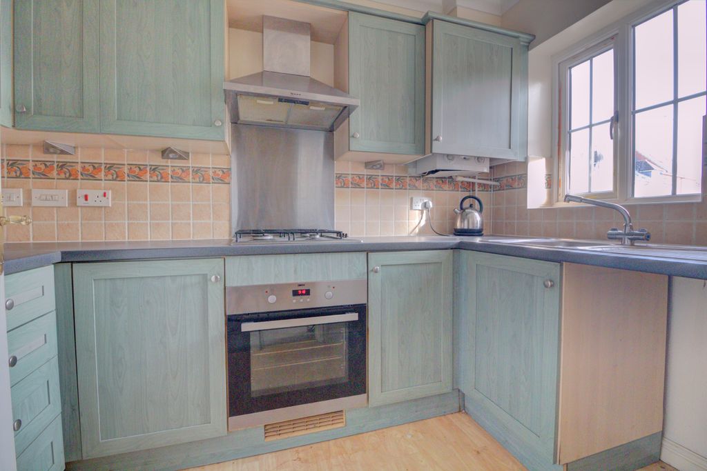 Property photo 3 of 8 Kitchen