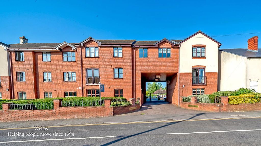Property photo 1 of 18 Badgers Court.Jpg