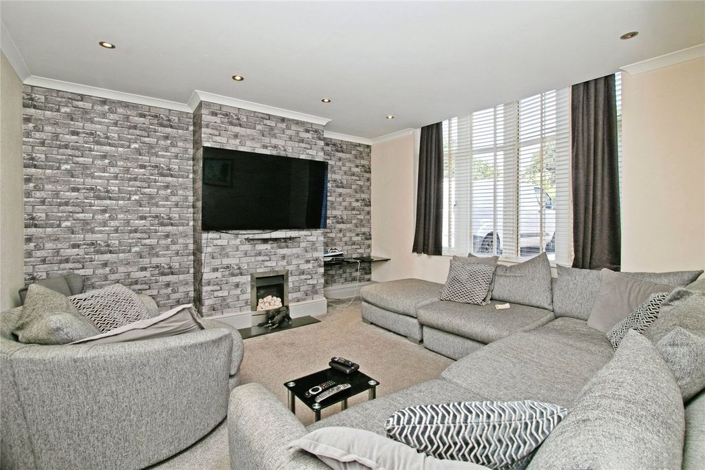 Property photo 2 of 30 Lounge