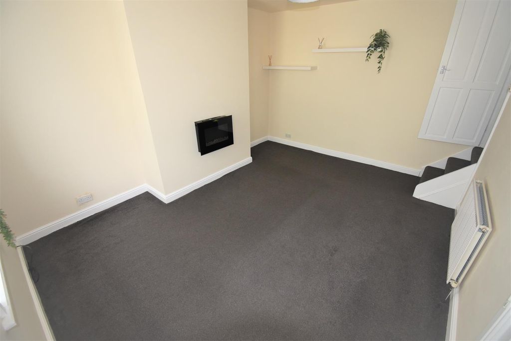 Property photo 3 of 11 Living Room