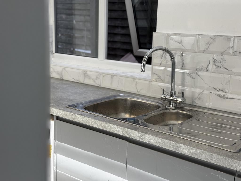 Property photo 3 of 11 Kitchen
