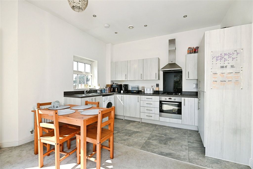 Property photo 3 of 8 Kitchen