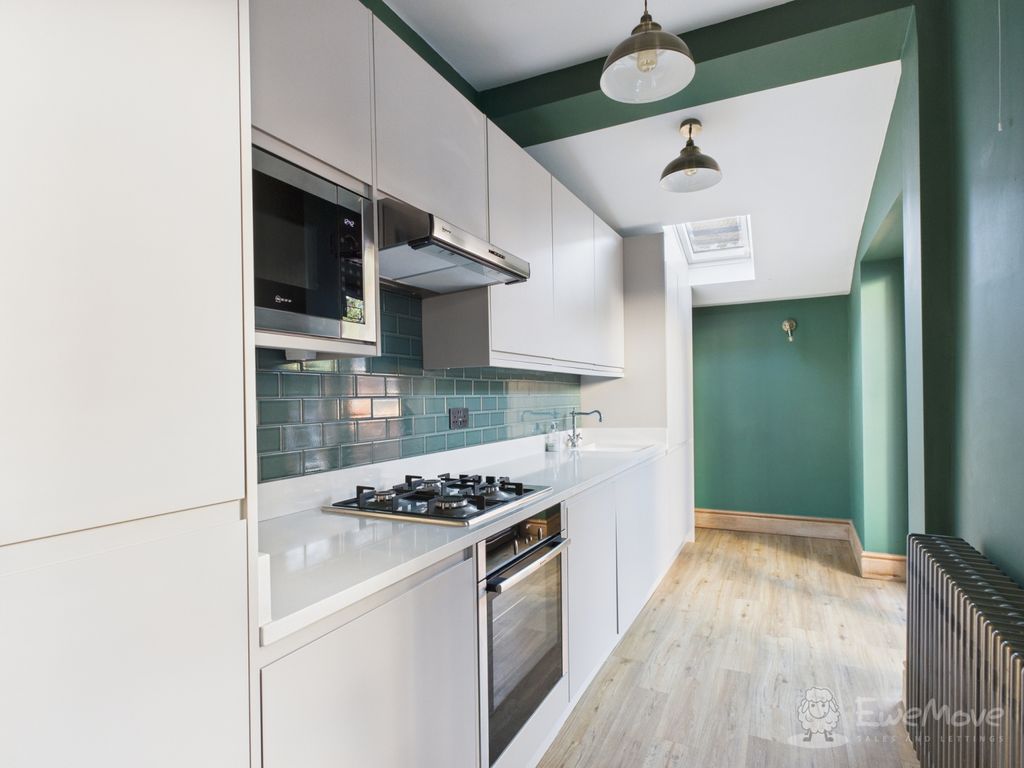 Property photo 2 of 7 Kitchen