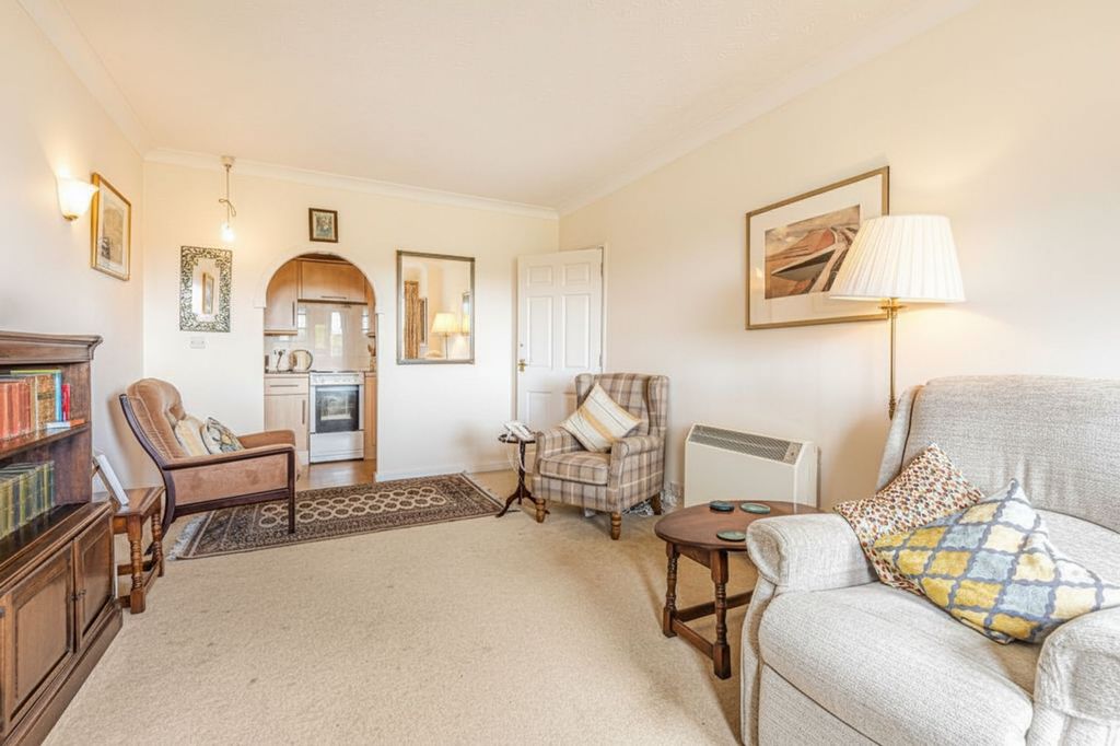 Property photo 2 of 11