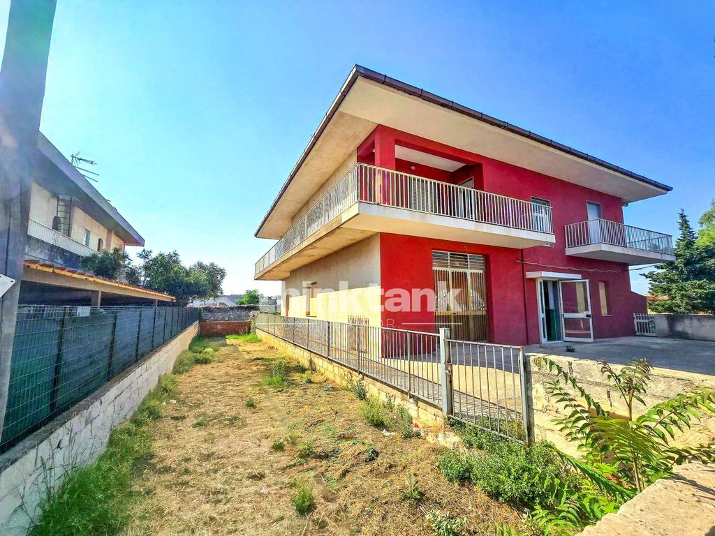 Property photo 1 of 40