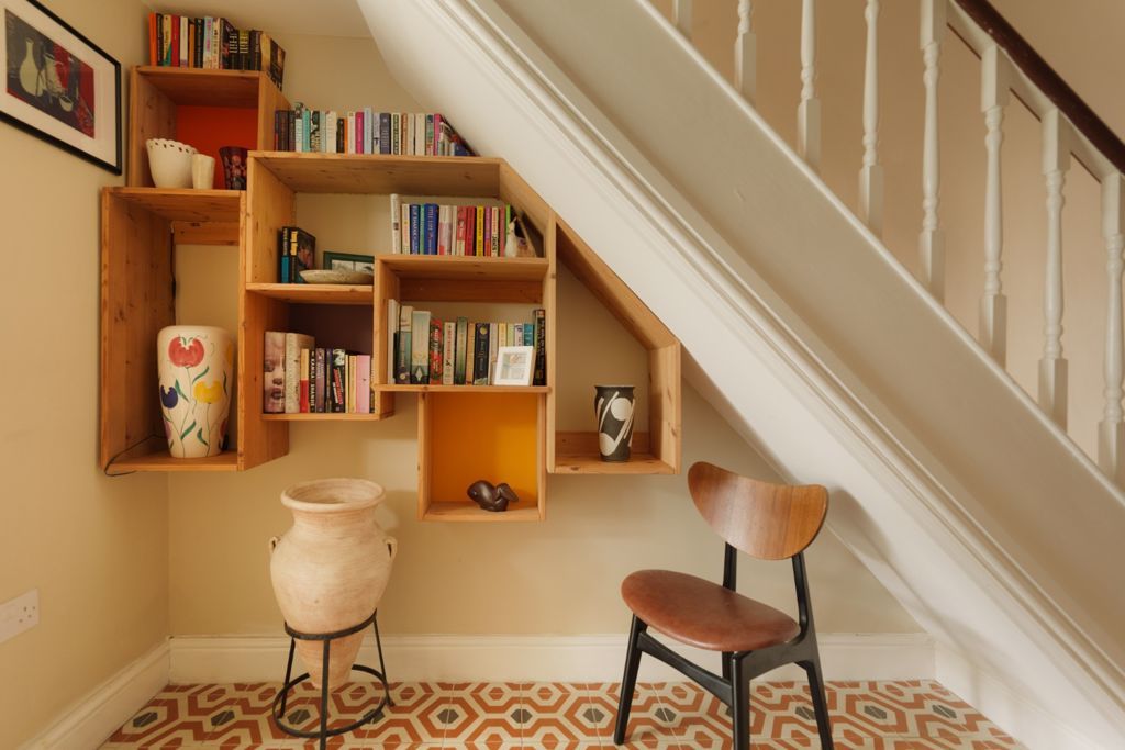 Property photo 3 of 19 Hall