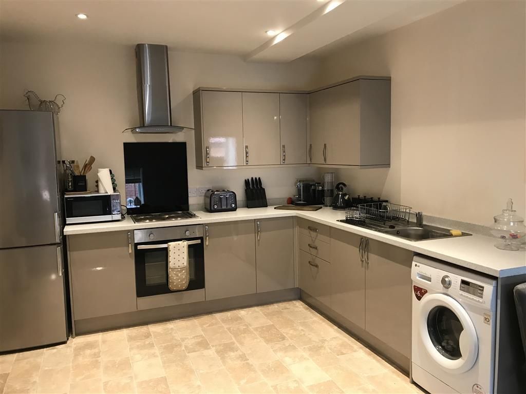 Property photo 2 of 10 Kitchen