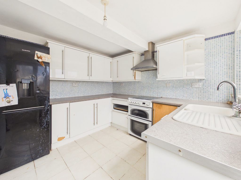 Property photo 3 of 10 5162578