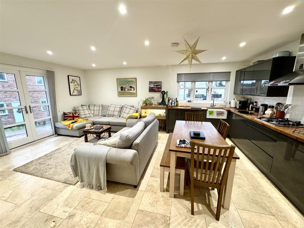 Property photo 2 of 17 Kitchen/Breakfast/Family Room