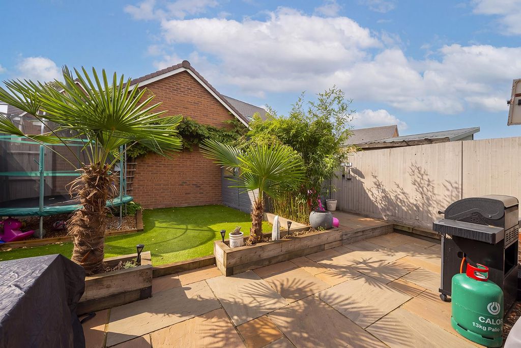 Property photo 2 of 14 7Nightingale12.Jpg