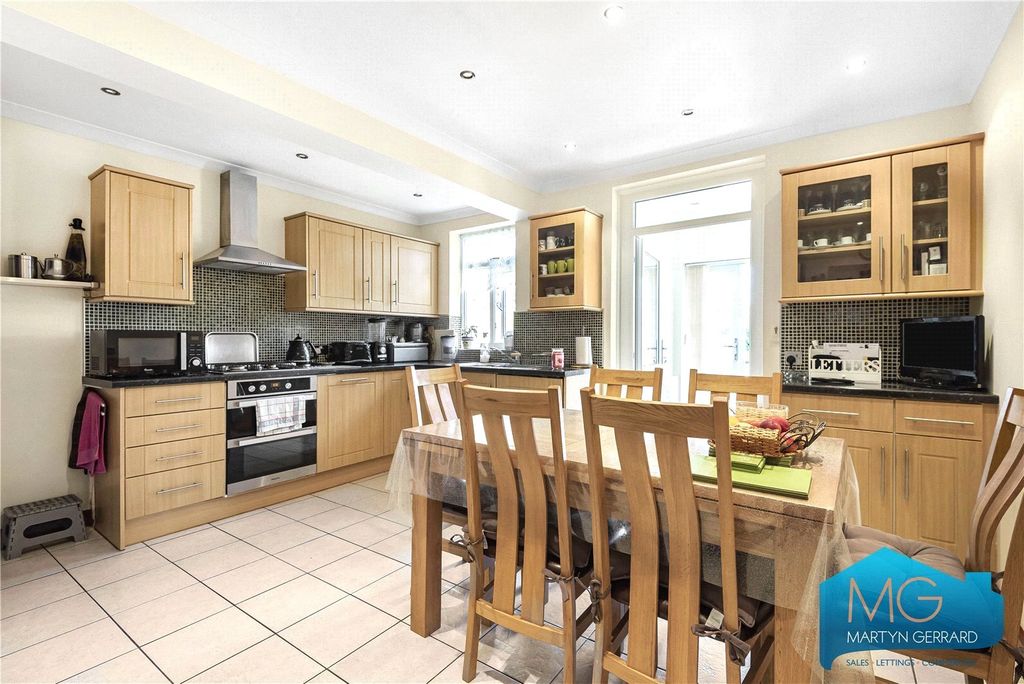 Property photo 2 of 33 Picture No. 29