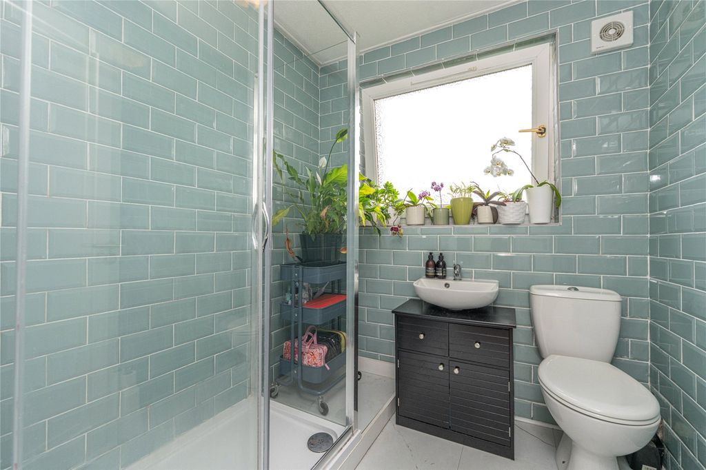 Property photo 3 of 26 Shower Room