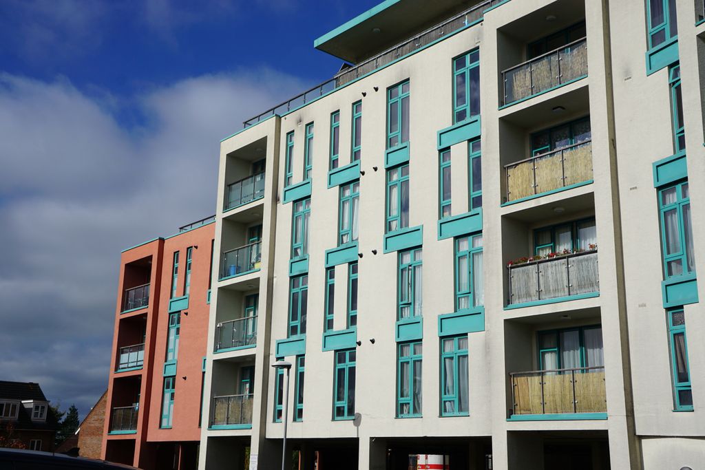 Property photo 1 of 6 We Are Delighted To Offer This Fully Furnished, Modern, Two Bedroom, Town Centre Apartment In The Most Convenient And Private Position In Crawley Town Centre