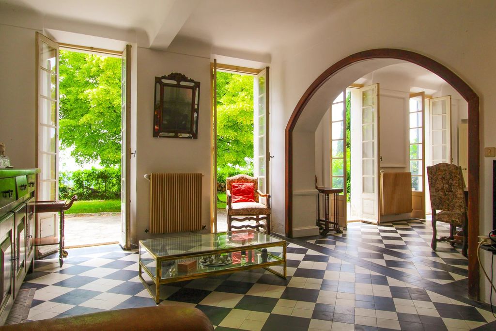 Property photo 2 of 26