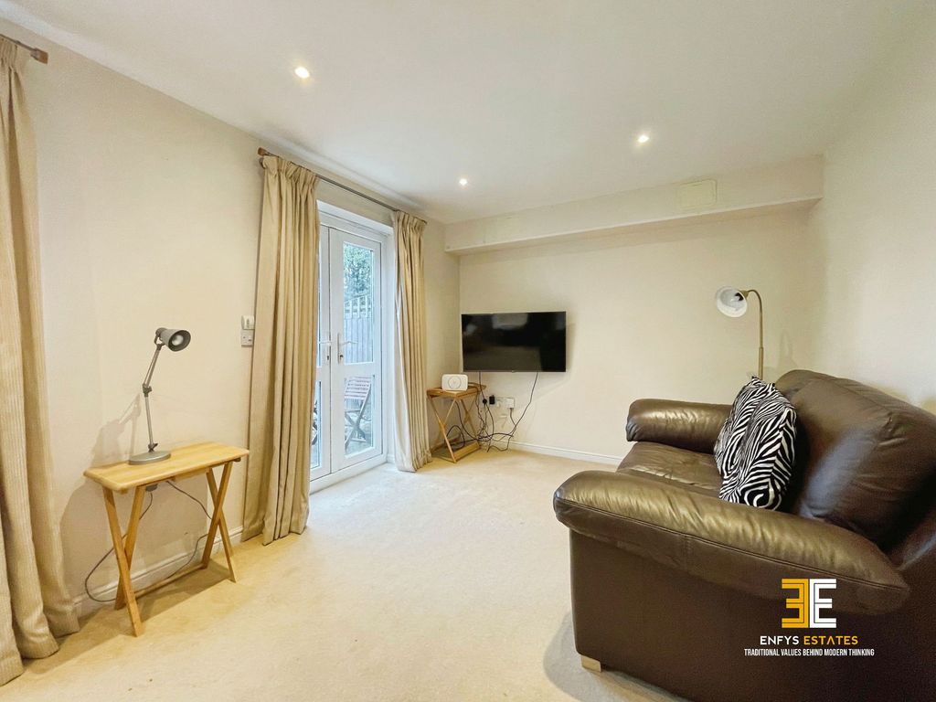 Property photo 2 of 33