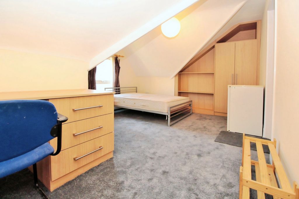 Property photo 3 of 7 015c02Ef-Img_361_12_Original